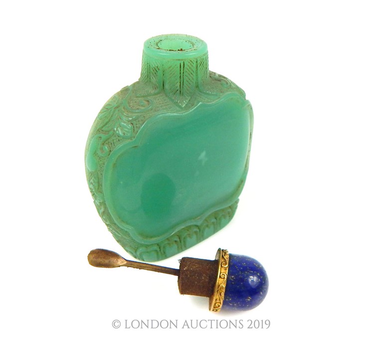 A Large Green Glass And Lapis Snuff Bottle. - Image 2 of 2