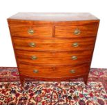 AN EDWARDIAN MAHOGANY BOW FRONT CHEST OF DRAWERS.