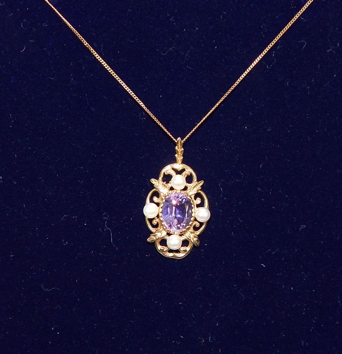 a 9 Carat Gold Amethyst And Pearl Pendant Necklace. - Image 3 of 3