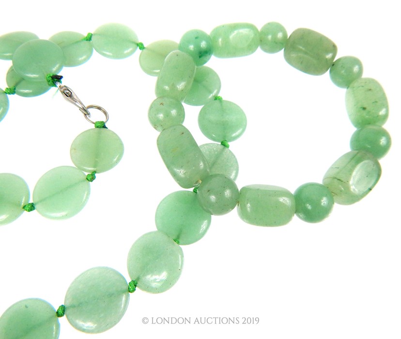 A Contemporary Jade Necklace And Bracelet - Image 2 of 2