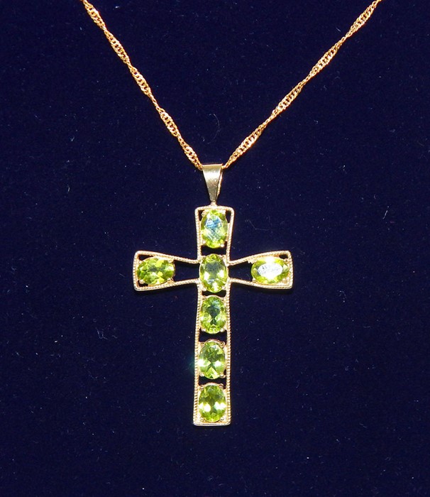 A Large Vintage 9 Carat Gold Cross Pendant. - Image 3 of 3