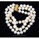 A Elegant Three Row Cultural Pearl Bracelet.