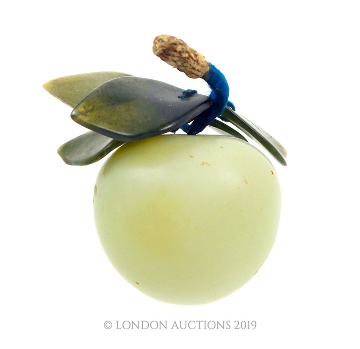 A Jade Celadon Fruit with Spinach Jade Leaves - Image 3 of 3