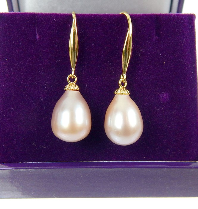 Two Pairs Of pearl Drop Earrings. - Image 3 of 3