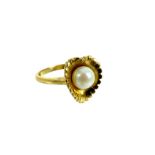 A Vintage 9 Carat Gold floral Design Ring Set.