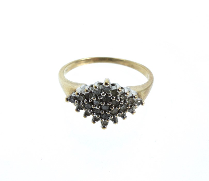 A 9ct Gold Diamond Cluster Ring - Image 2 of 2