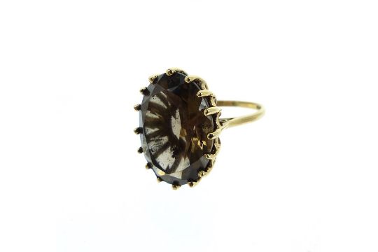 A Vintage 9 Carat Gold Ring. - Image 1 of 2