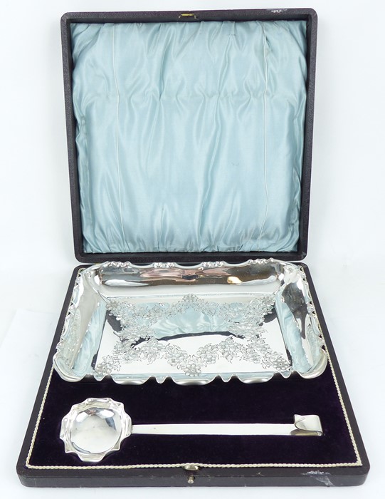 A Large Walker And Hall Cased Silver Plate Dish And Spoon