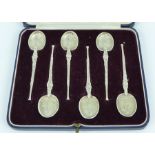 A Vintage Cased Set Of Sterling Silver Tea Spoons.