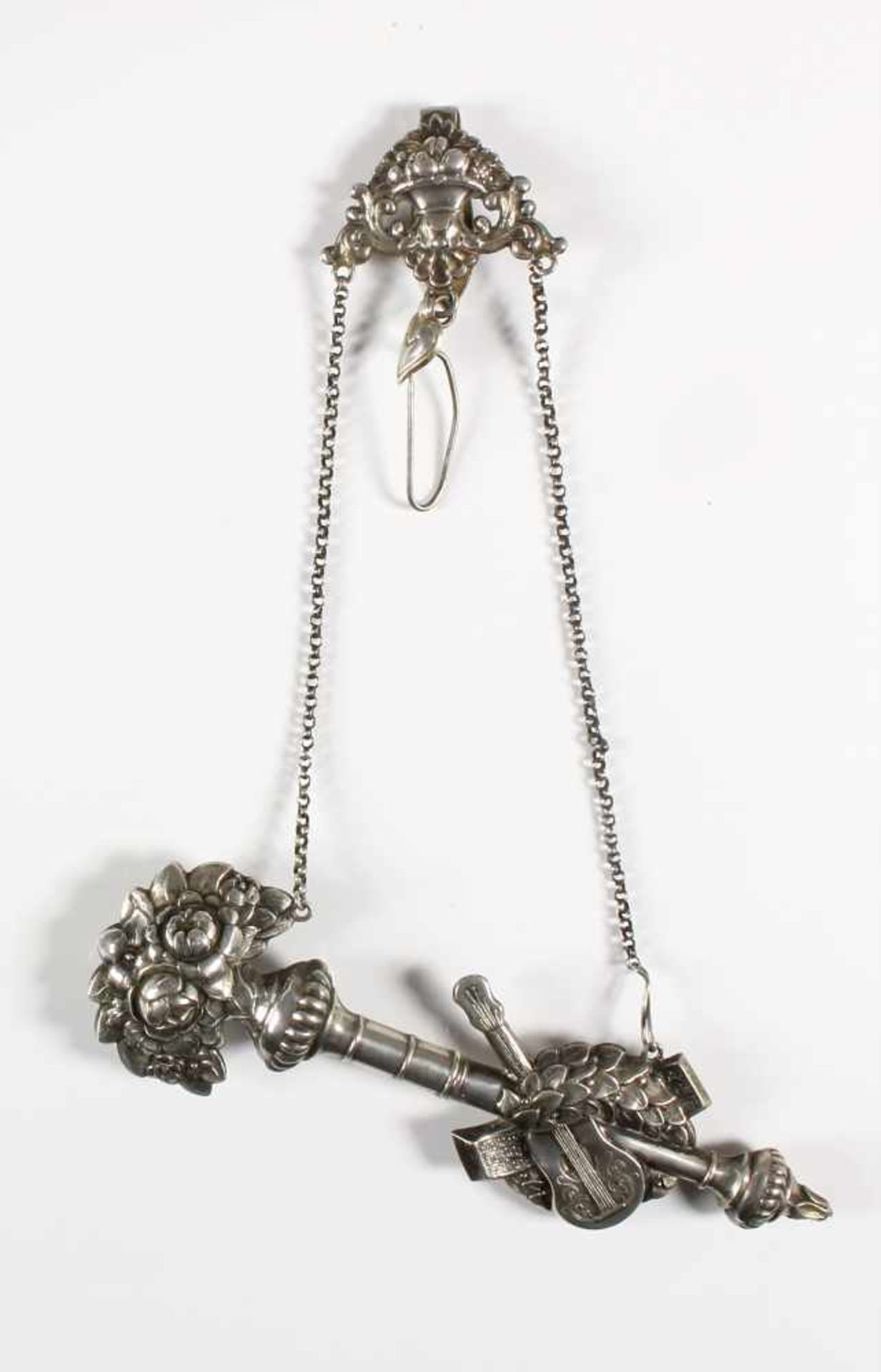 Chatelaine einer "WÄSCHEDAME", Biedermeier um 1830, Silber 13 Lot, sig. Einhorn im Kreis (Symbol /