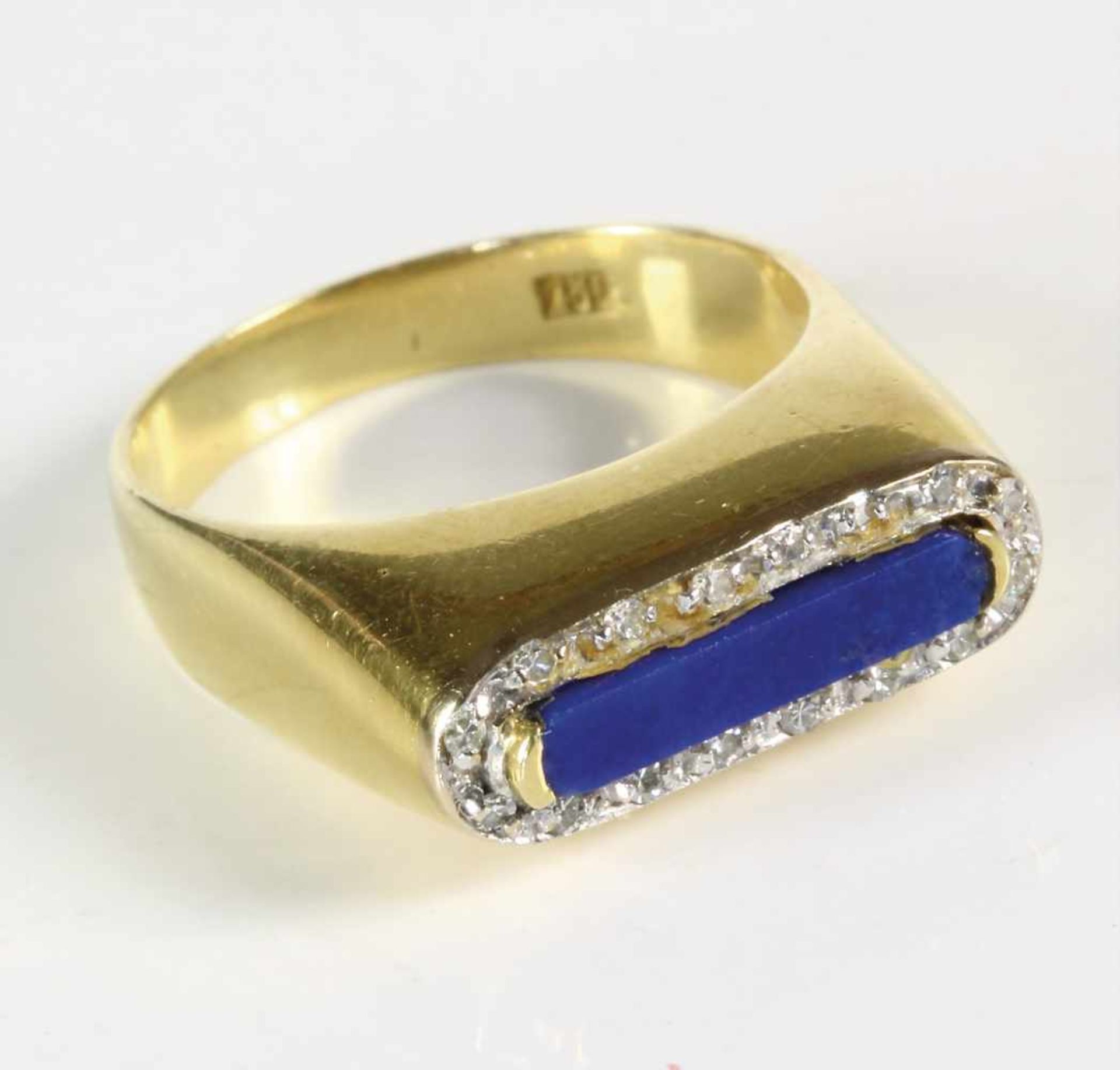 Ring, GG 750/000, kl. Lapisplatte, 16 Diamanten weiß, RW ca. 52,5