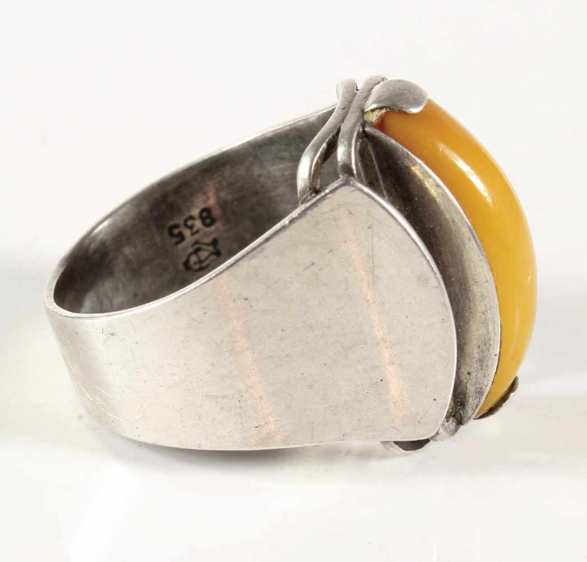 Ring, Bernstein "BUTTERSCOTCH", Silber 835/000, sig.: 2 Fische (Symbol für "FISCHLAND"), RW ca. 55, - Bild 2 aus 3