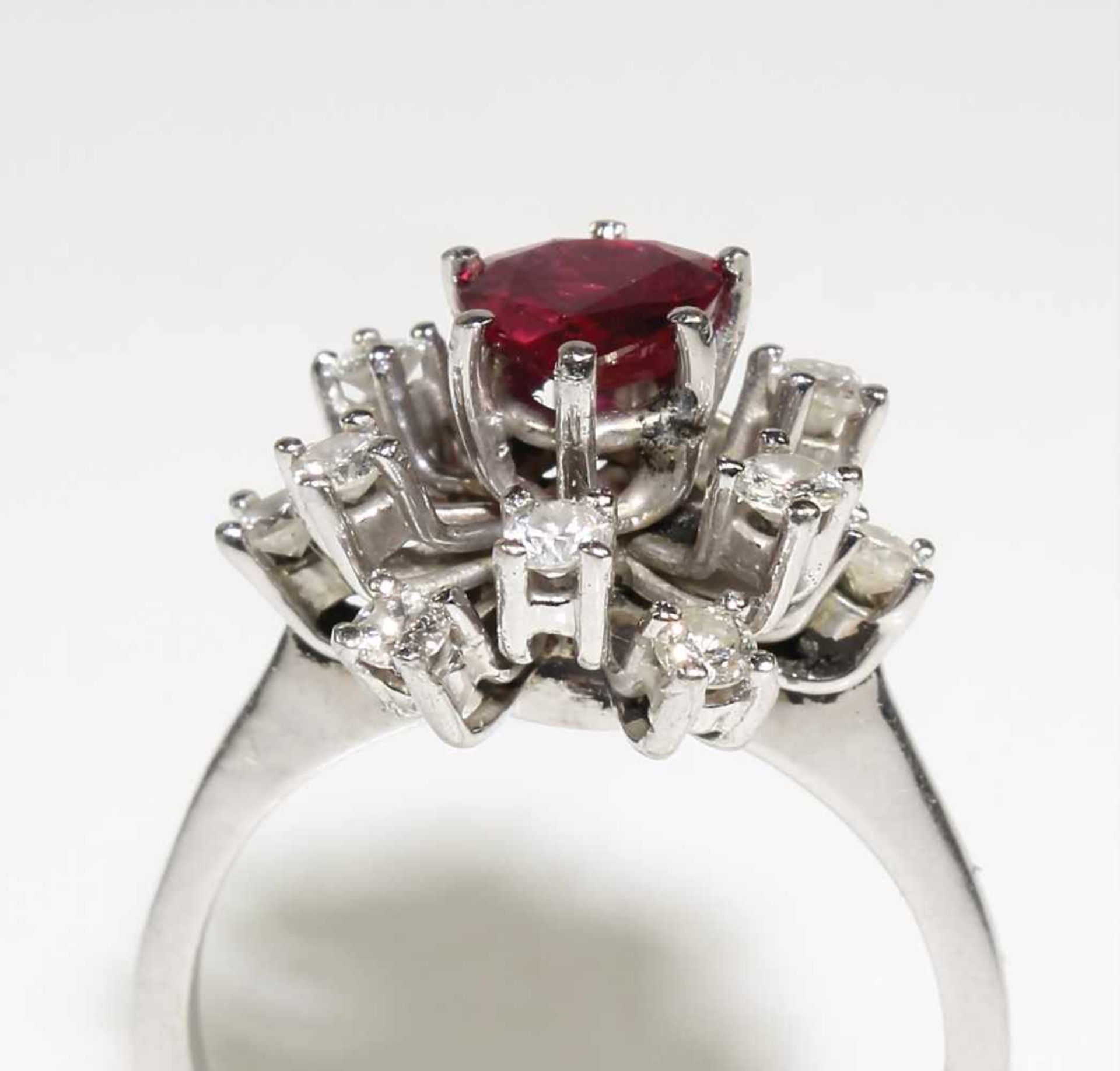 Ring, "KLASSIKER" 1970/80er Jahre, WG 585/000, zentraler Rubintropfen ca. 0,75 ct (dunkle - Bild 2 aus 2