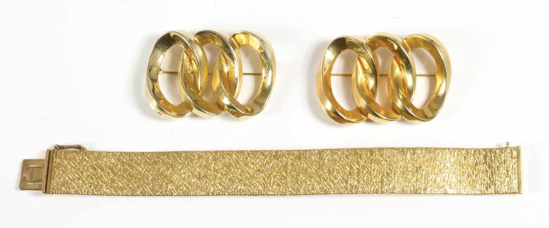 Lot: sig. Grosse GERMANY, gelbes Metall, 1 Armband 1966, L = 18,7 cm; 2 Broschen 1968, ca. 53,5 x