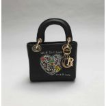 CHRISTIAN DIORMINI SAC LADY DIOR "Niki de Saint-Phalle" petit modèle en cuir noir et décor de perles