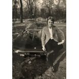 Tony GRYLLA (Né en 1941) - Claude François et sa Maserati Ghibli, Paris,1969 - [...]