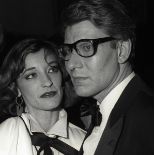 Guy MARINEAU (Né en 1947) - Yves Saint Laurent et Loulou - Tirage argentique, [...]