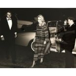 Tony GRYLLA (Né en 1941) - Brigitte Bardot et Gunter Sachs arrivent chez Maxim's [...]