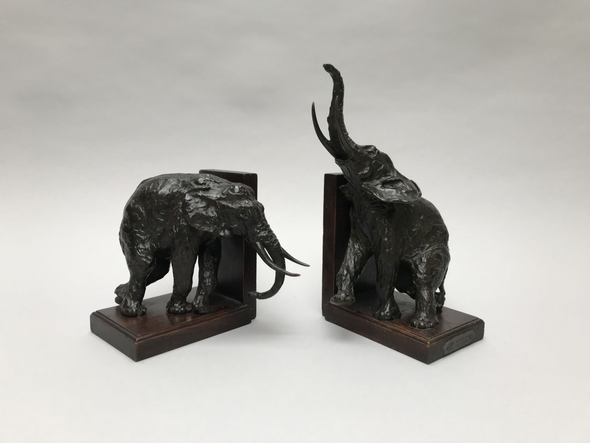 Ary BITTER (1883-1973) & SUSSE FRÈRES (ÉDITEUR) - "Deux éléphants" - Paire de [...]