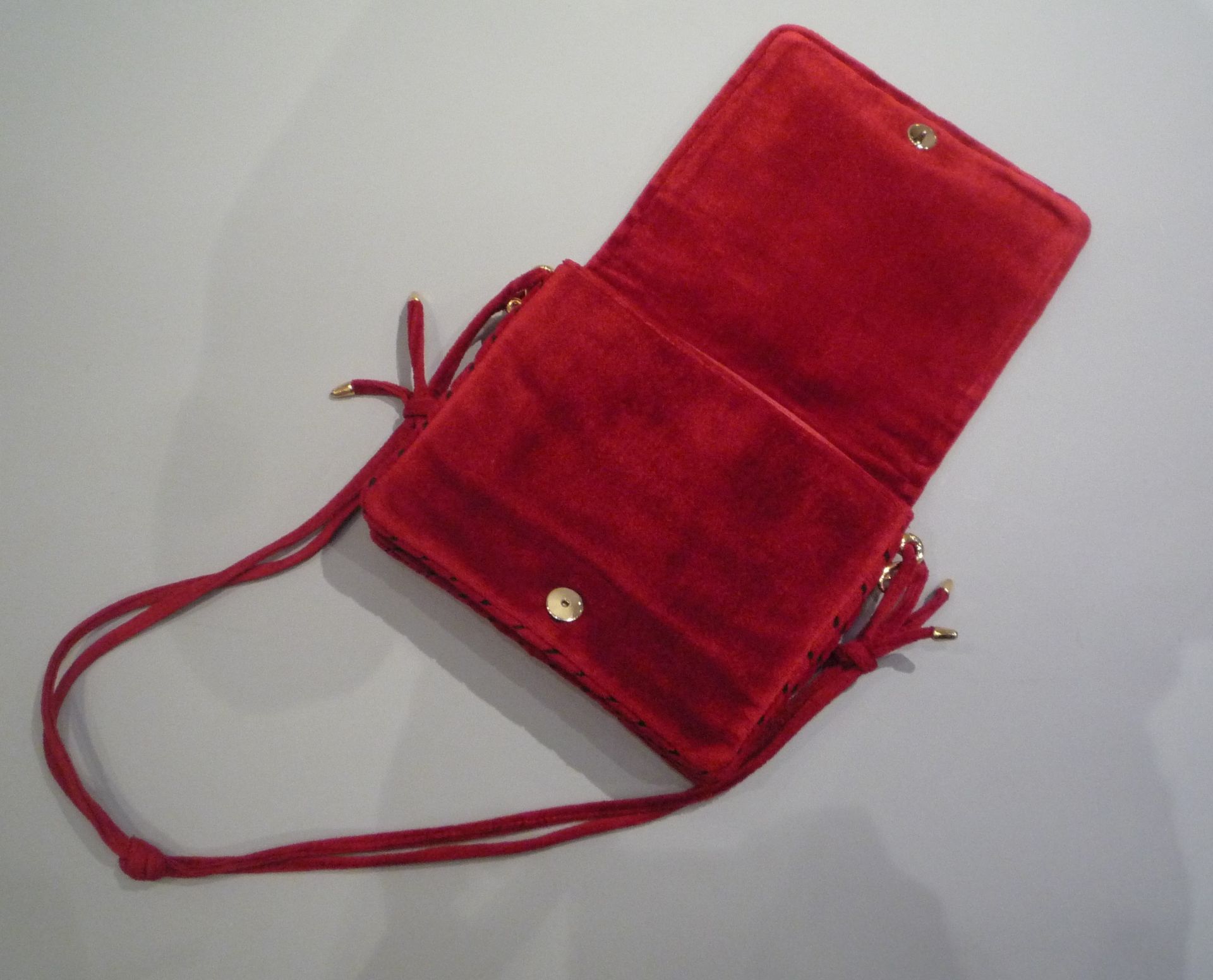 GUCCI - PETIT SAC DE SOIREE vintage en velours rouge et noir. Garniture en métal [...] - Bild 5 aus 5