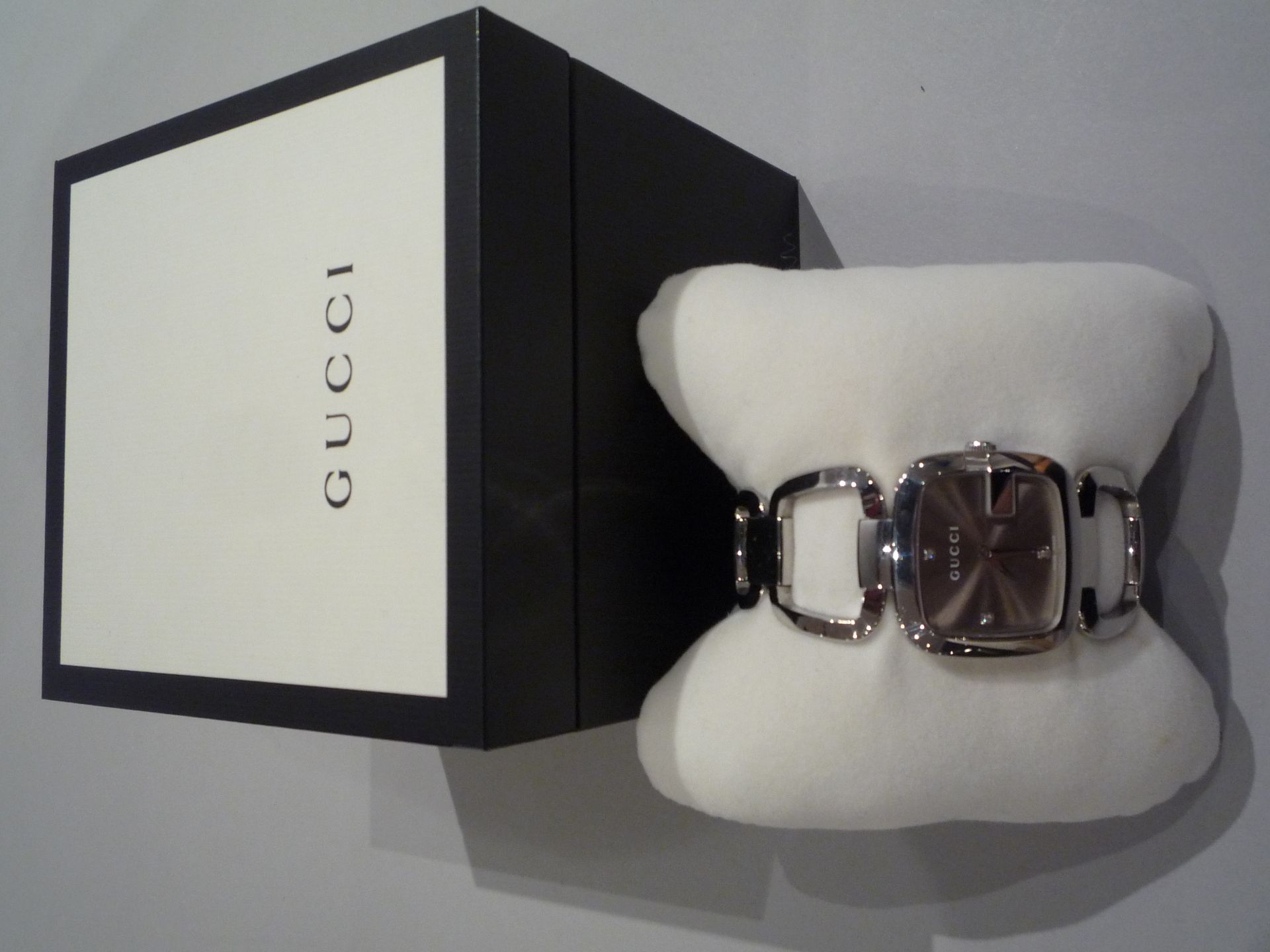 GUCCI - Montre-bracelet pour femme en métal argenté. En état de fonctionnement. [...] - Bild 3 aus 6