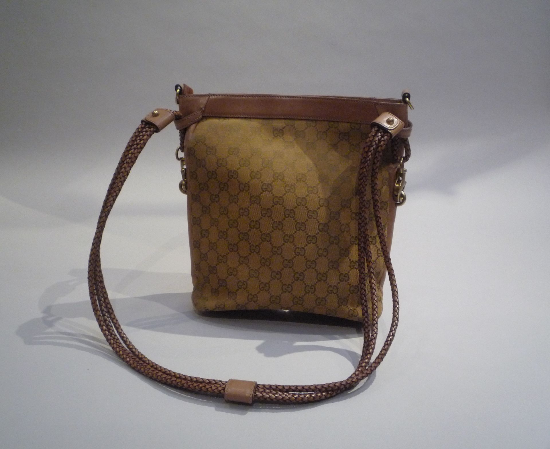 GUCCI - SAC en toile beige monogrammé et cuir caramel Garniture en métal argenté [...] - Bild 3 aus 4