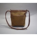 GUCCI - SAC en toile beige monogrammé et cuir caramel Garniture en métal argenté [...]