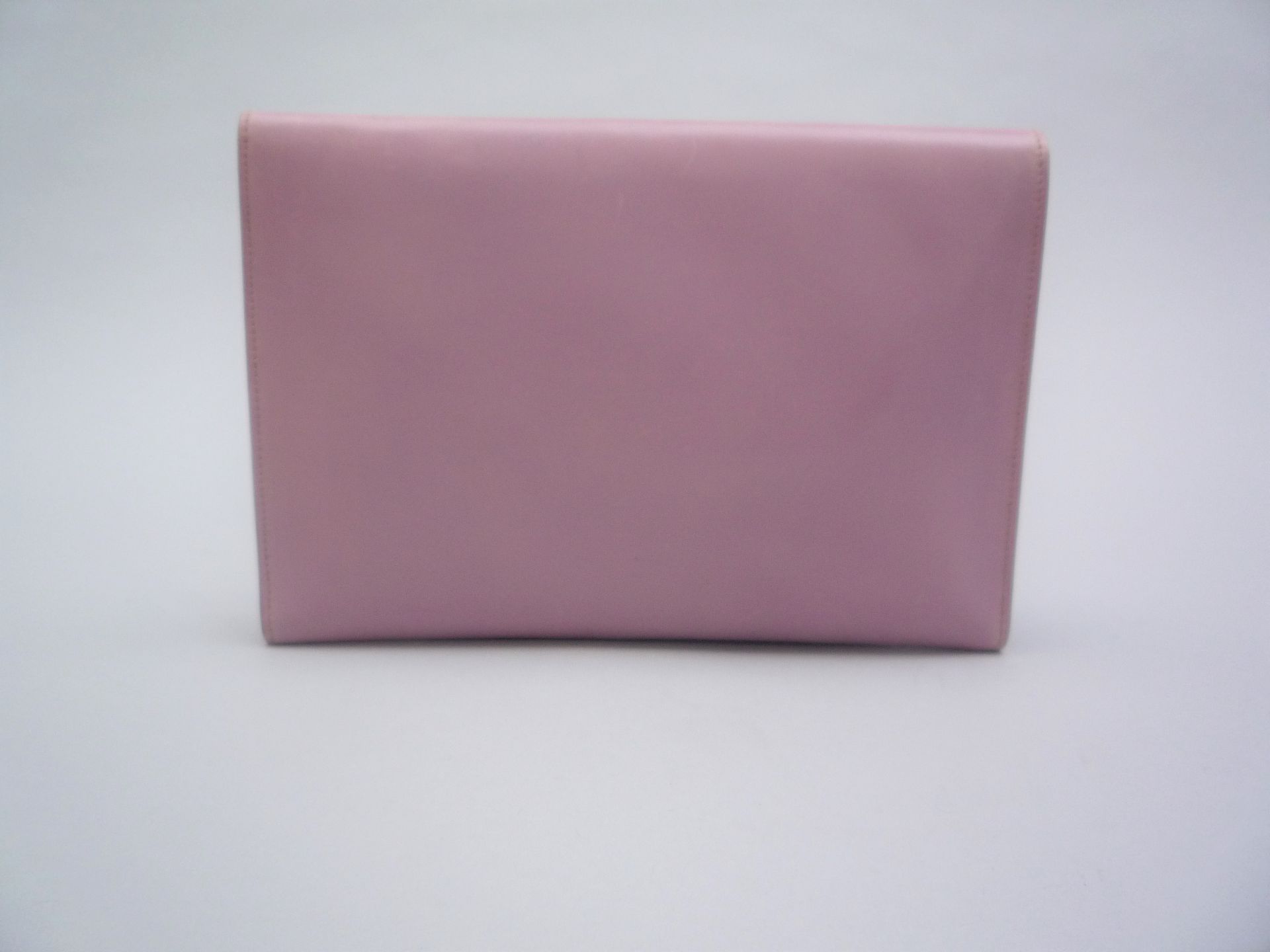 HERMES Paris made in France - POCHETTE " RIO " 24cm en cuir box lilas, fermeture [...] - Bild 3 aus 7