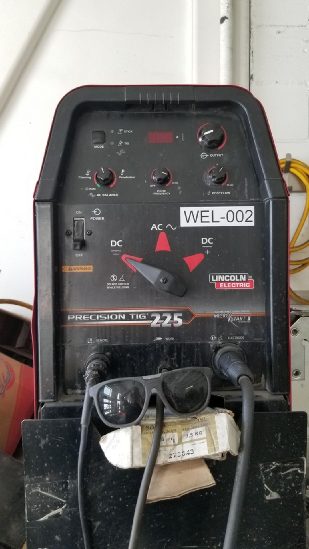 LINCOLN ELECTRIC Precision TIG225 Welder - Image 2 of 5