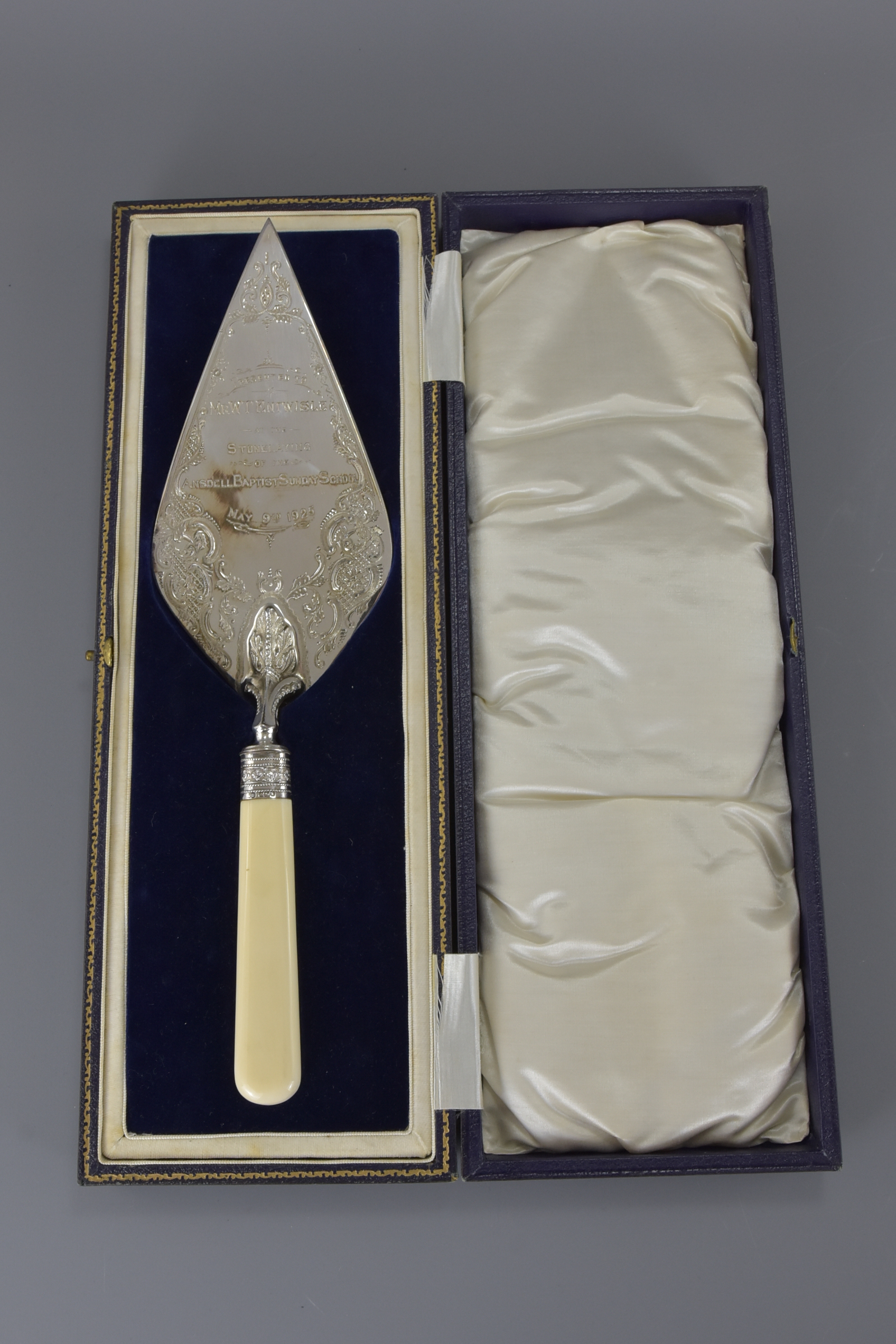 An English antique presentation trowel dated 13th - Image 2 of 5