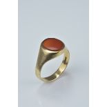 9ct gold ring with agate. Size W