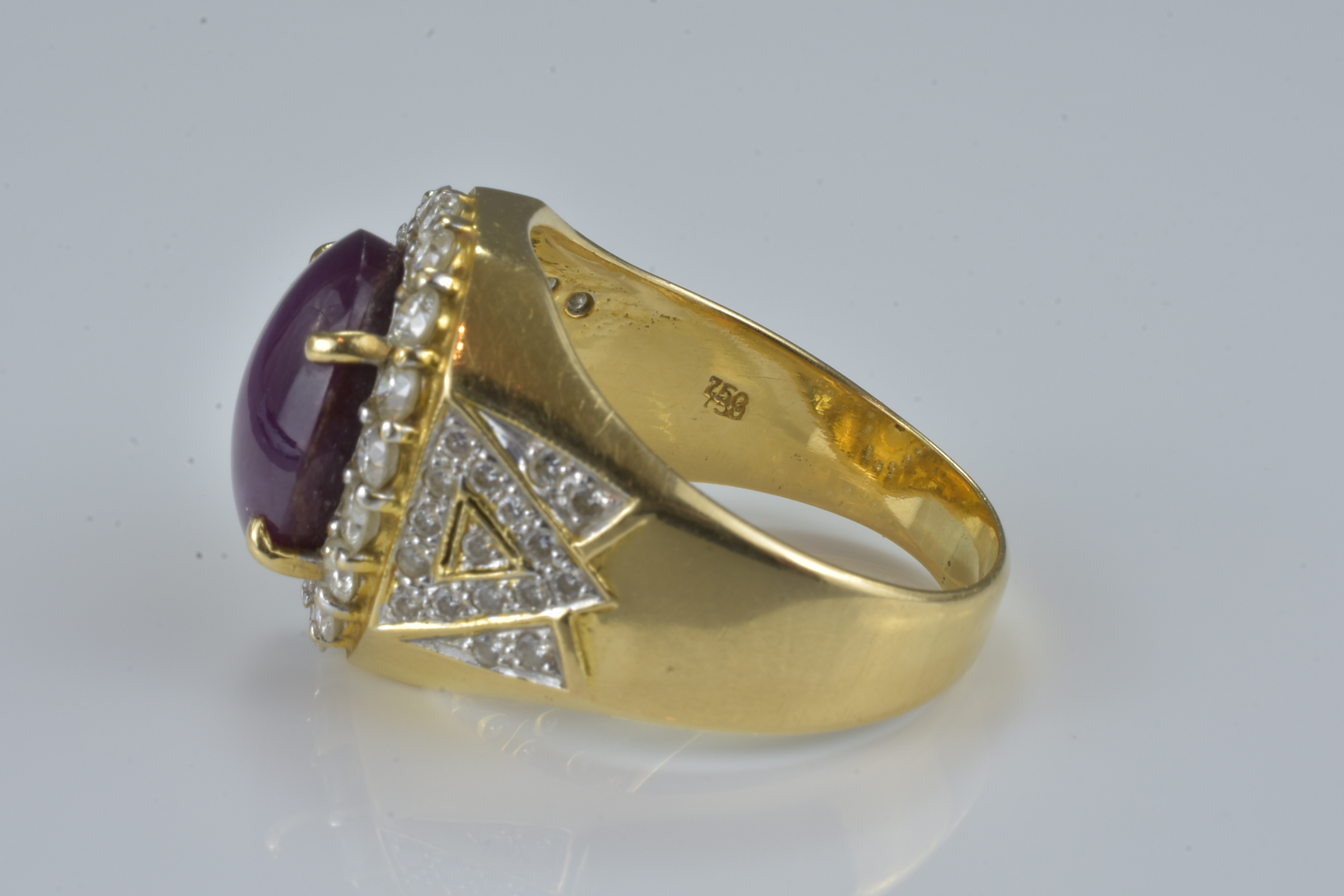 18ct gold ring with purple star ruby. Size V - Image 3 of 3