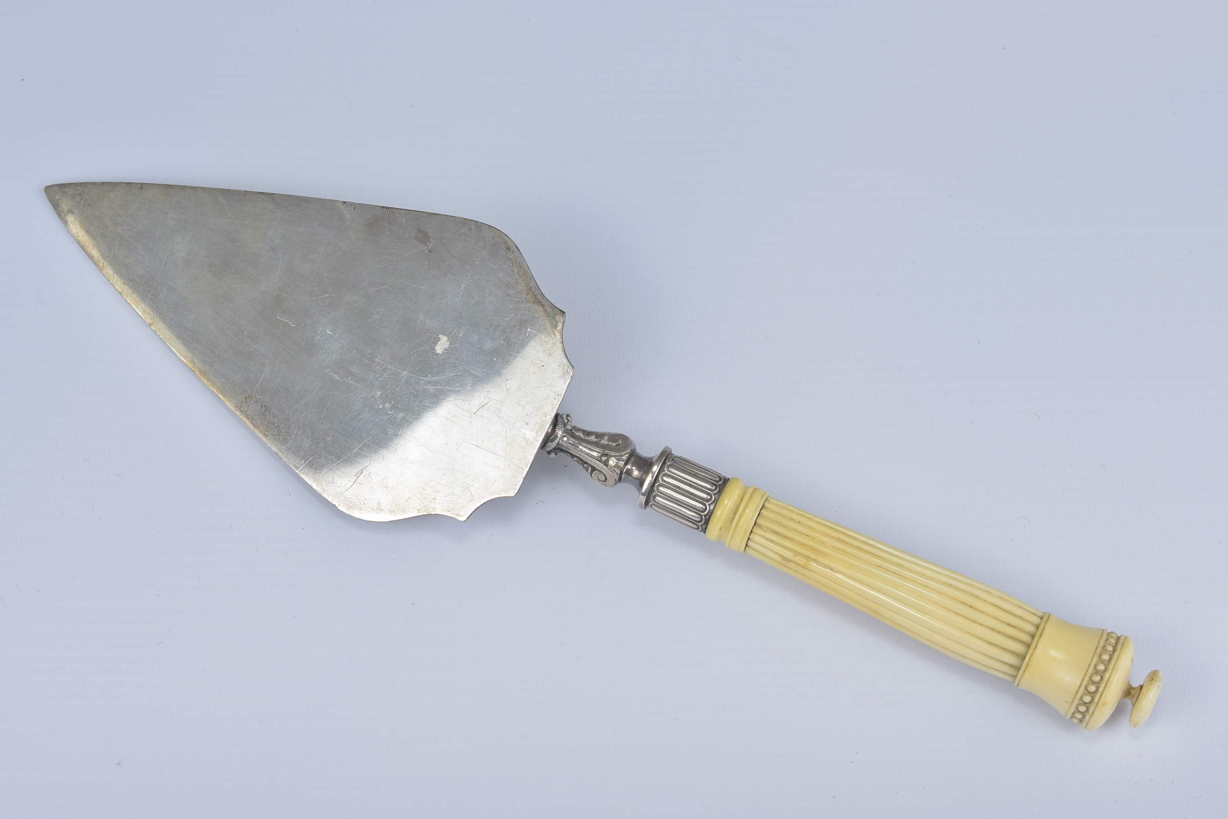 An English antique presentation trowel dated 26th - Image 2 of 2