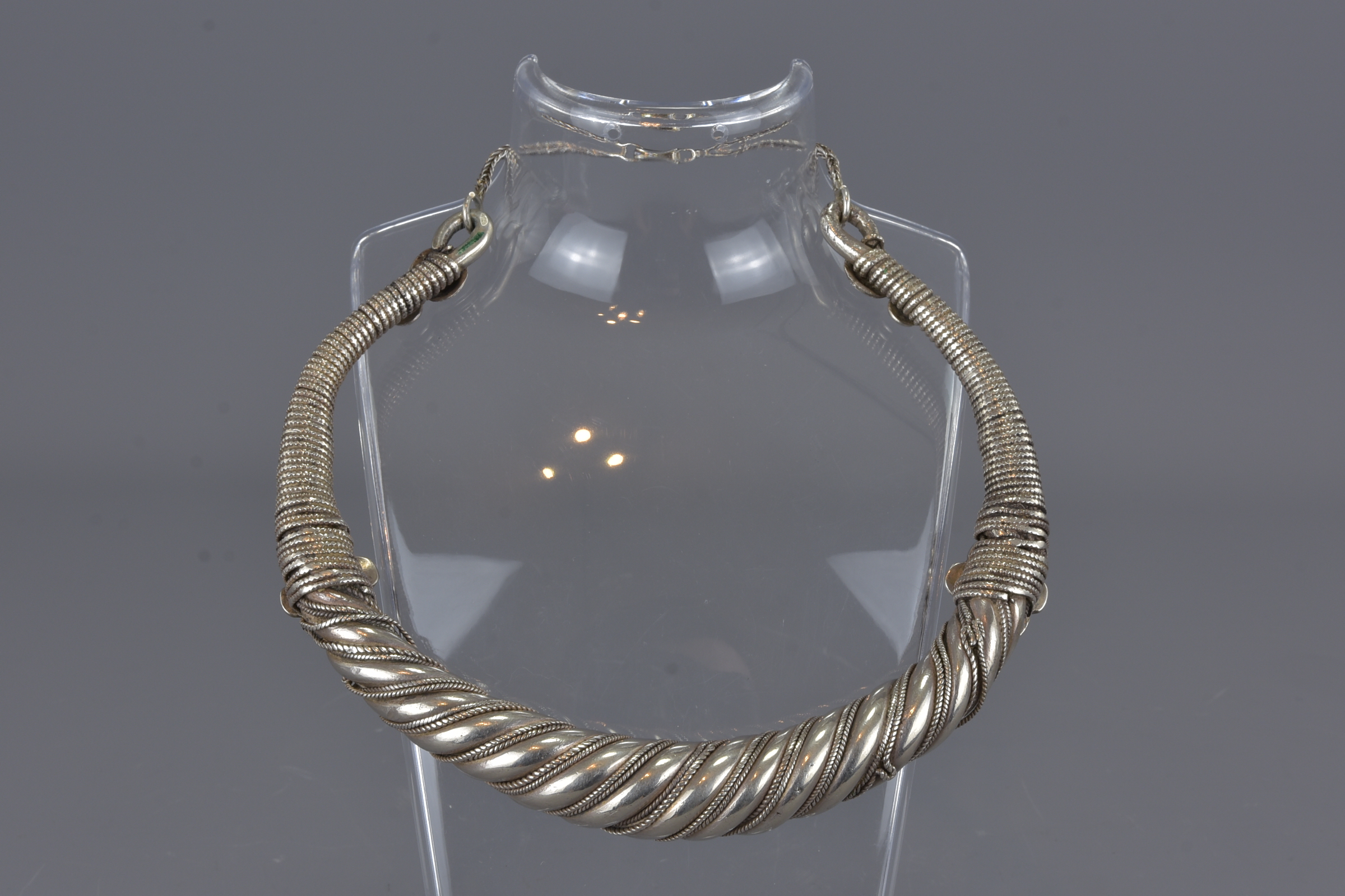 A quality Indian 19/20th century silver and silvered-metal Torc necklace - Image 3 of 3