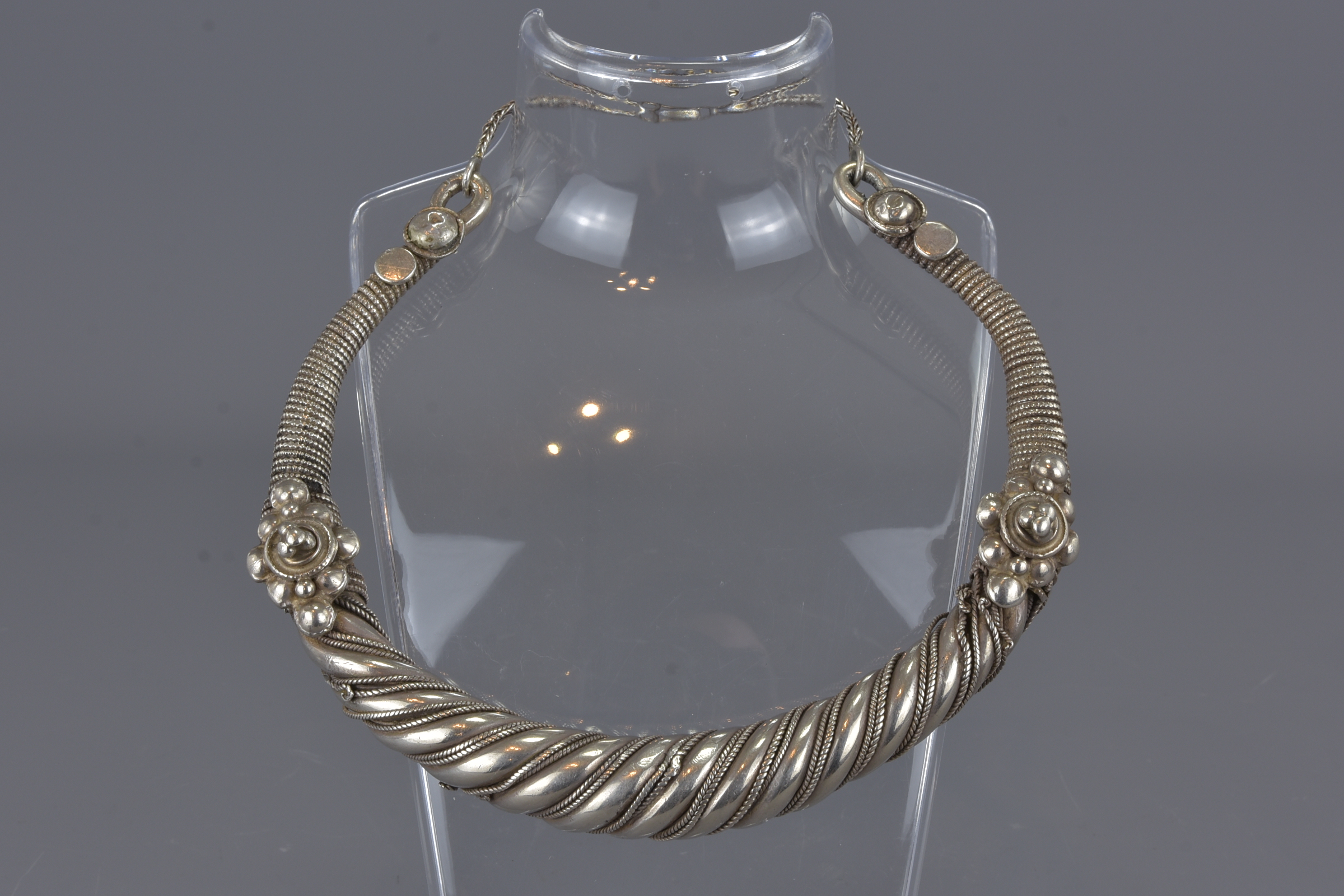 A quality Indian 19/20th century silver and silvered-metal Torc necklace - Image 2 of 3