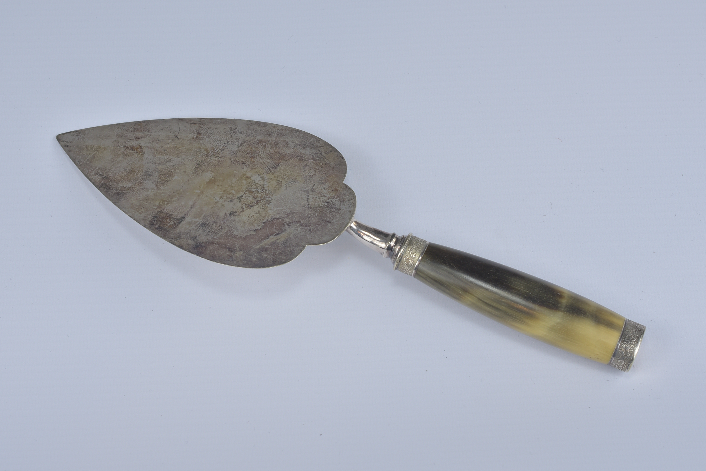 An English antique presentation trowel with horn h - Image 2 of 2