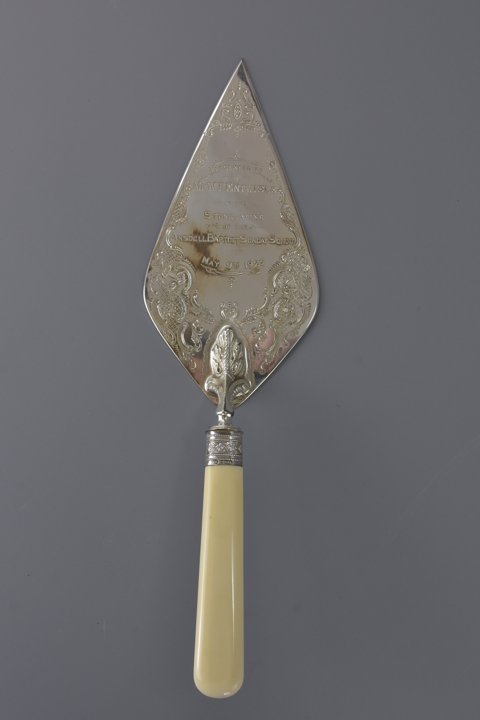 An English antique presentation trowel dated 13th - Image 4 of 5