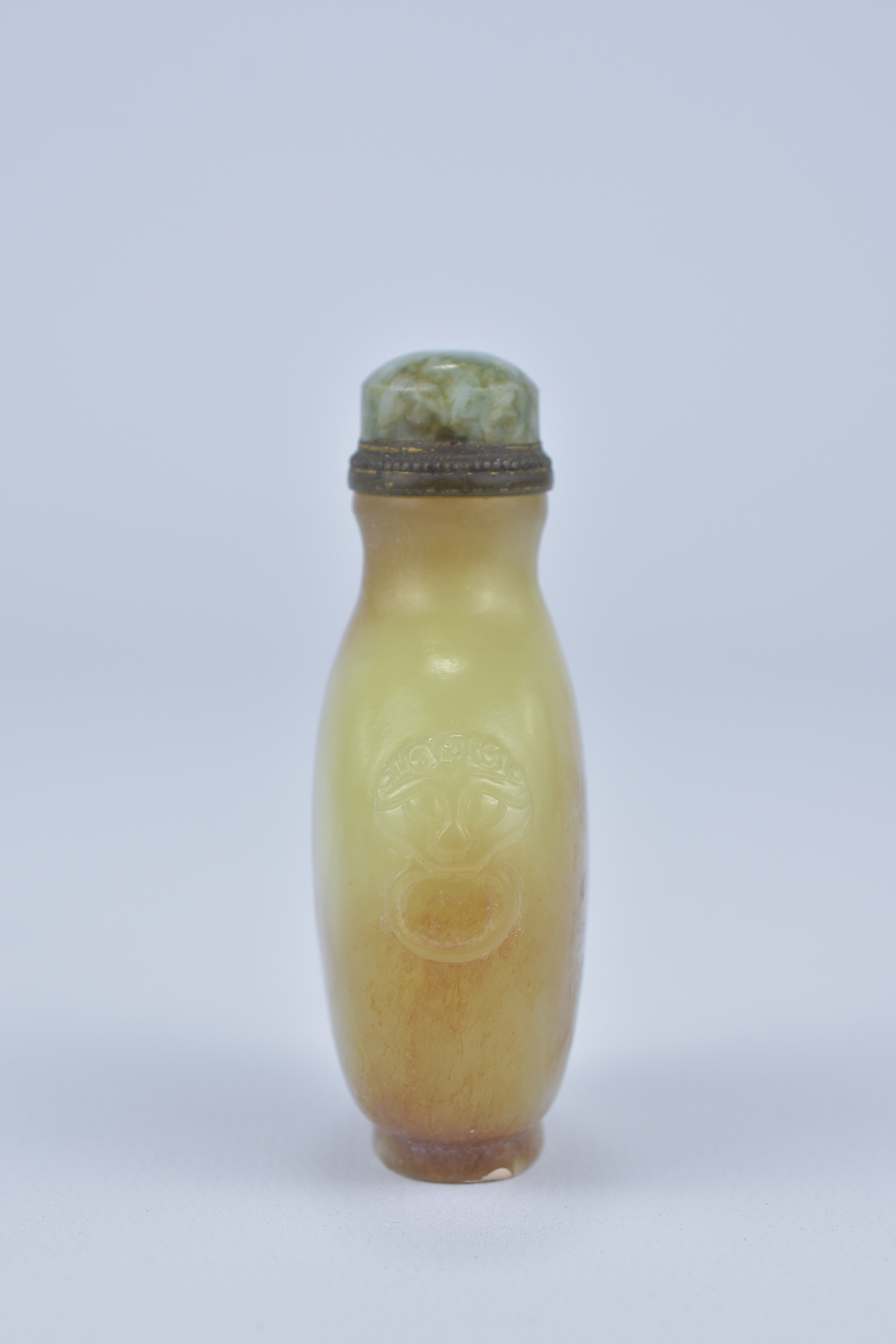 A Chinese 19th century yellow and brown Jade Snuff Bottle with jade stopper. 7cm tall. Purchased bet - Image 4 of 5