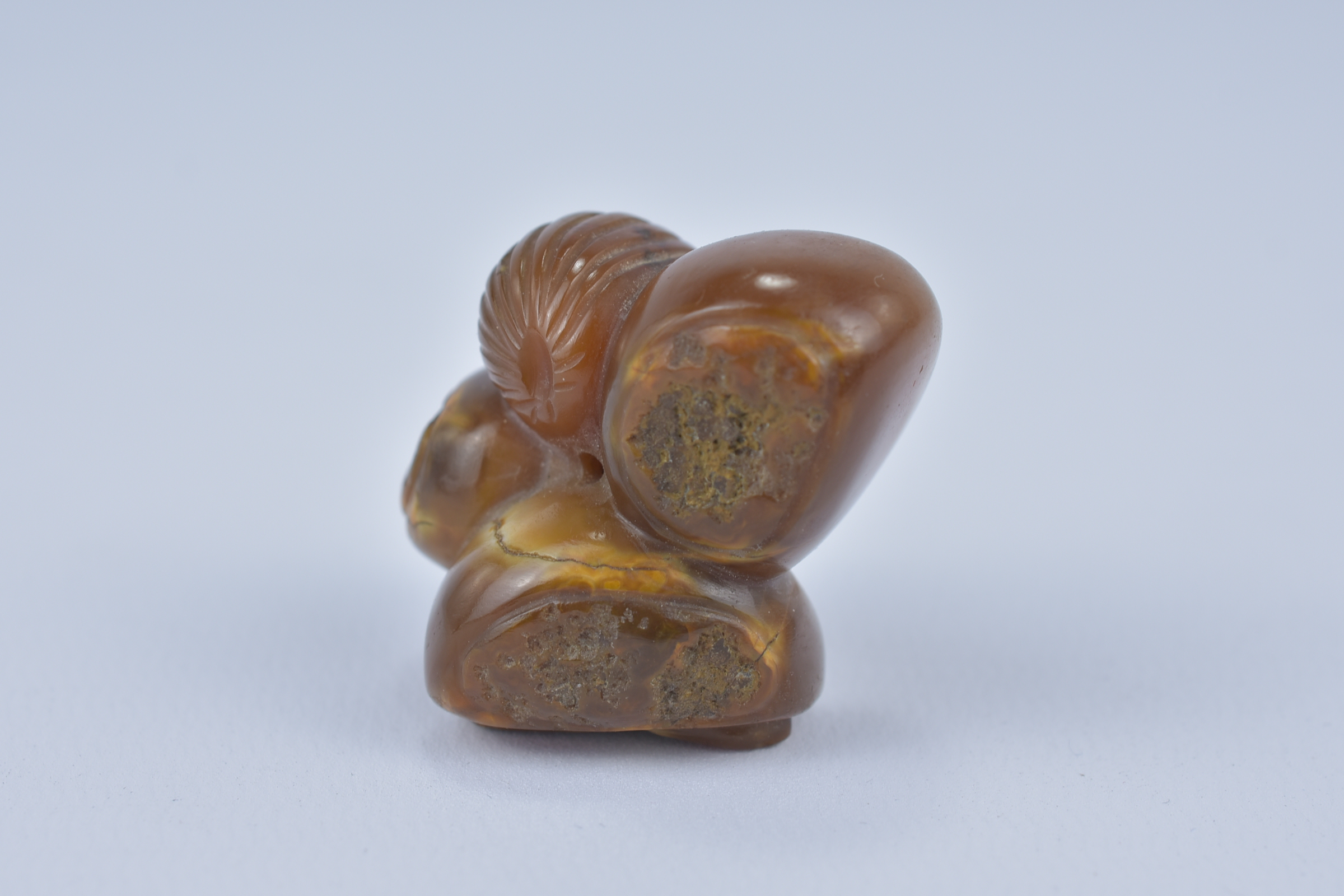 A Chinese 19th century Agate Pendant carved as a cluster of nuts. 3.5cm x 3cm. Purchased between 197 - Image 2 of 5