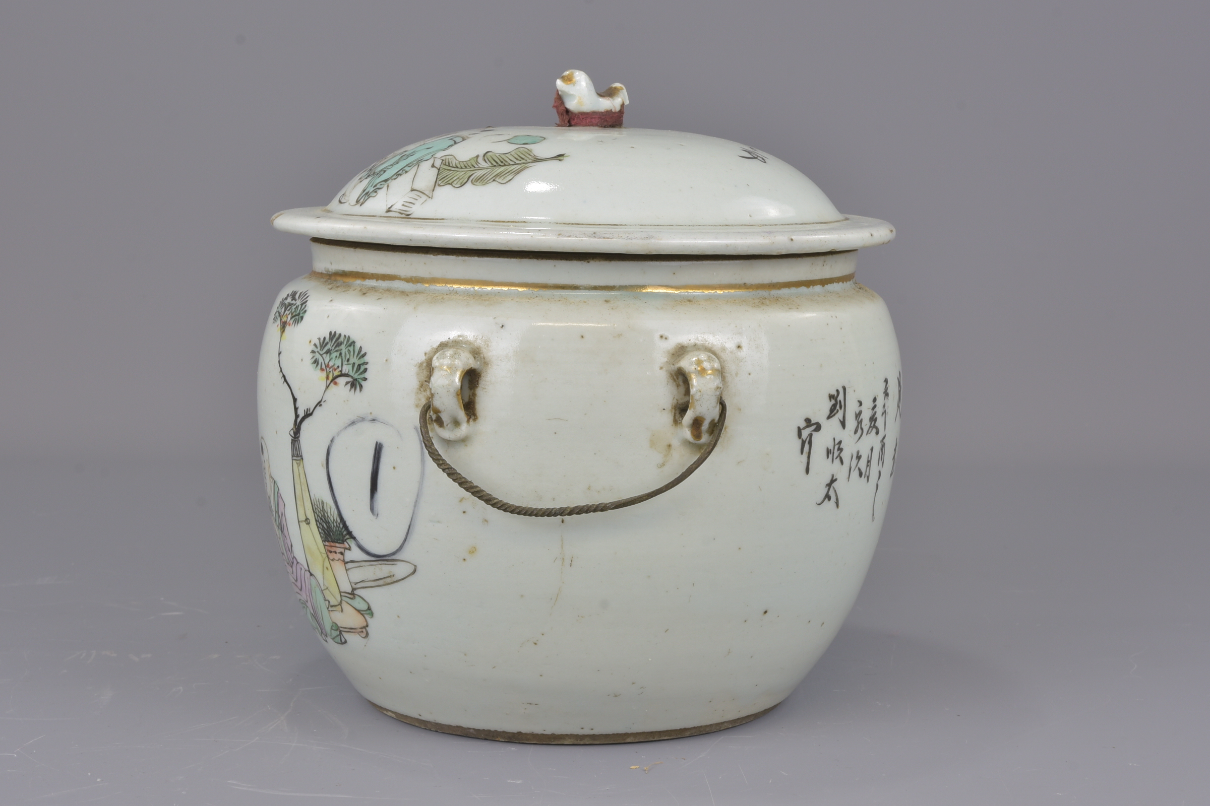 A Chinese Republican period famille rose porcelain pot and cover. 20cm x 21cm - Image 3 of 9