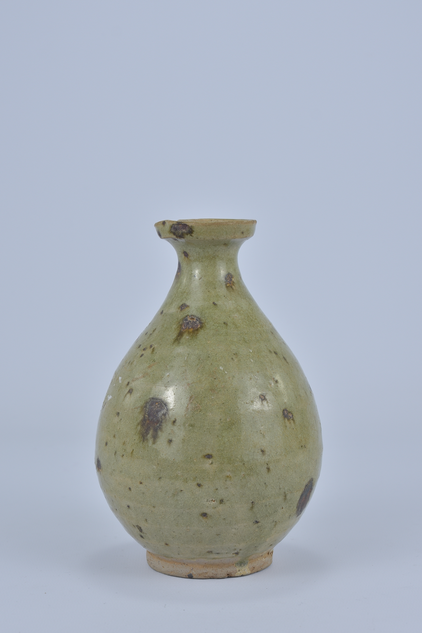 A Chinese Song Dynasty Celadon Wine Bottle. 17cm height - Image 3 of 5