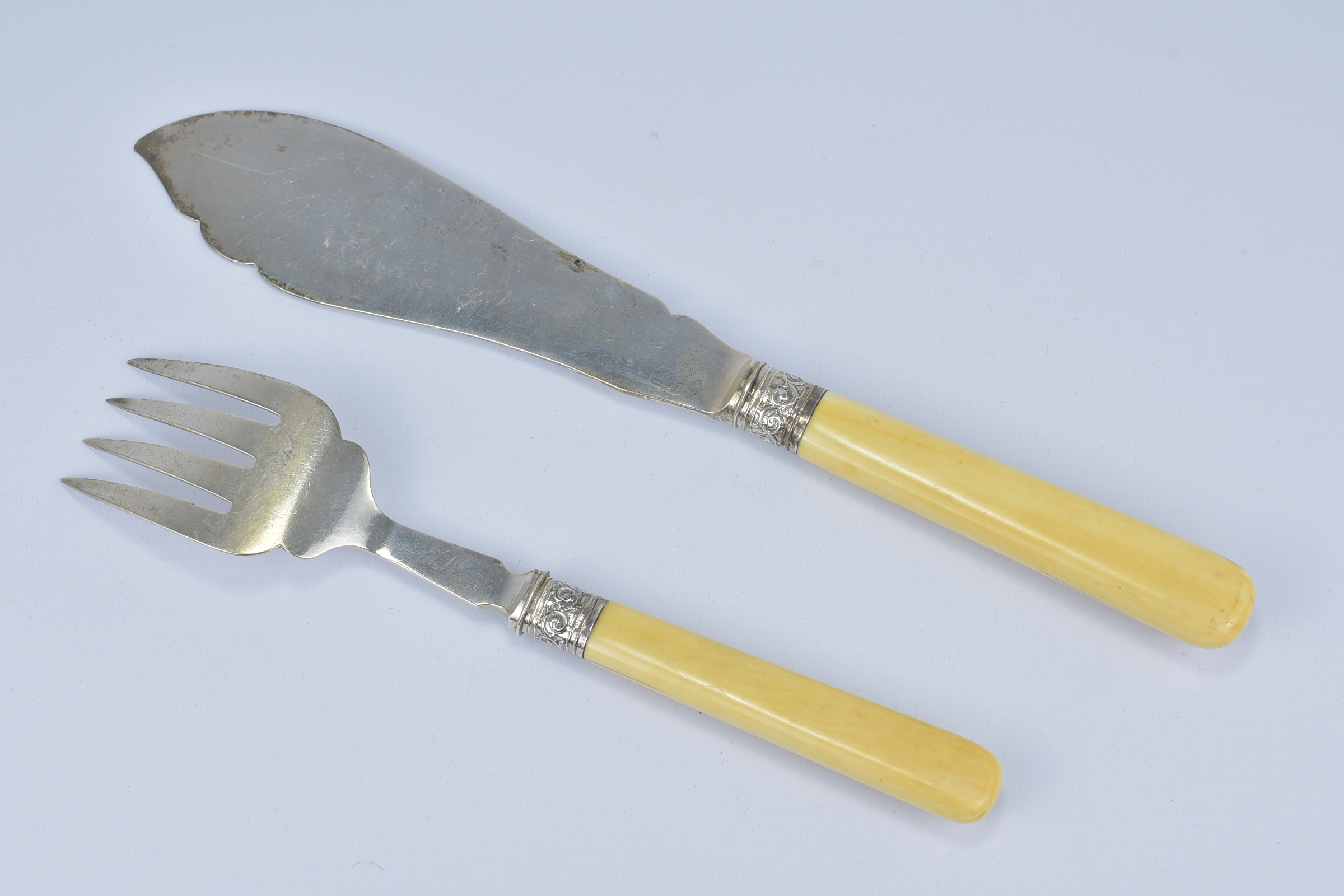 A Pair of Silver and Ivory Fish Servers. 23.5cm, 31cm (2) - Image 2 of 4
