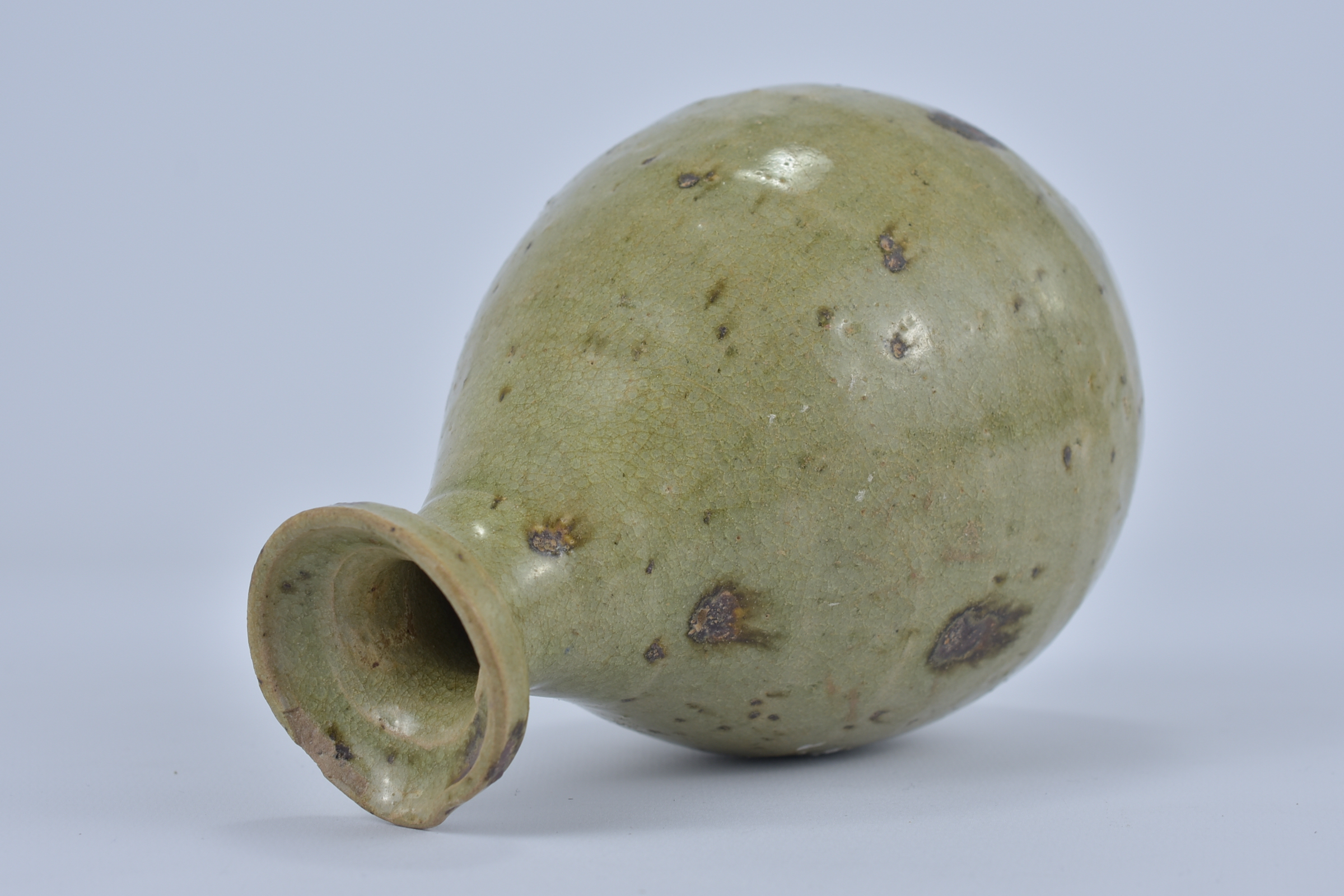 A Chinese Song Dynasty Celadon Wine Bottle. 17cm height - Image 5 of 5