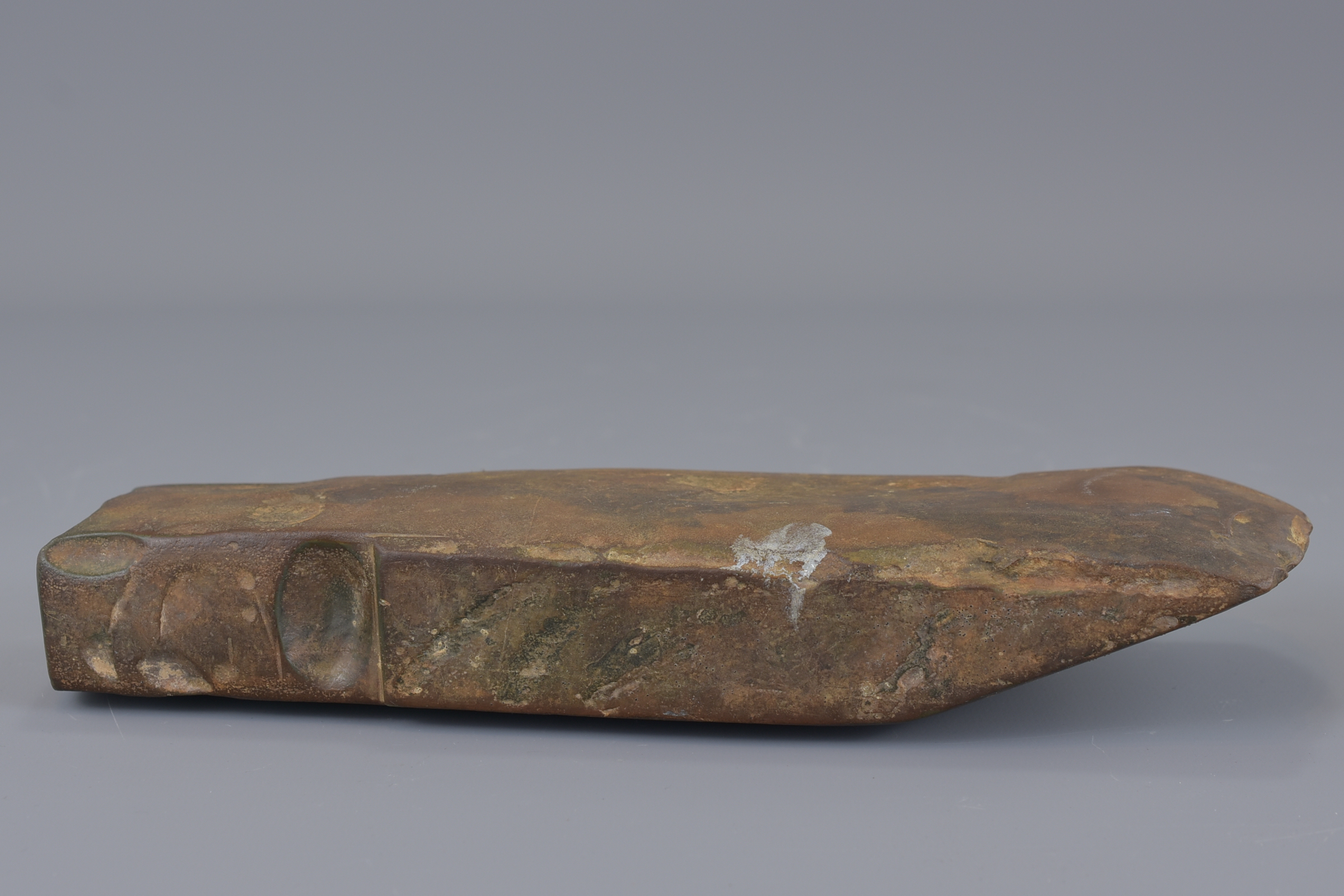 A large Southeast Asian Neolithic Stone Axe. 8x25cm - Image 2 of 6