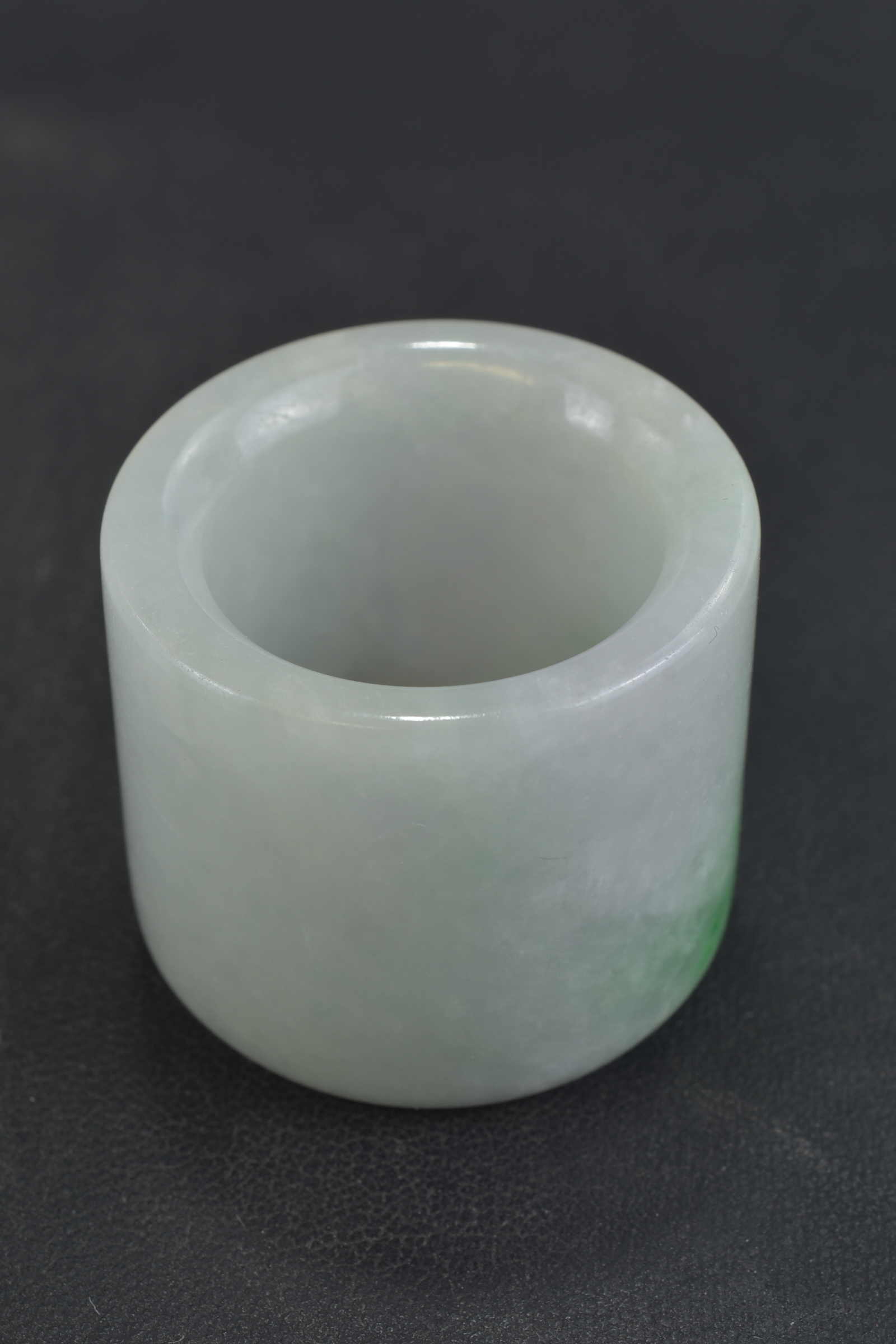 A Chinese jadeite archers ring. 3cm x 3.2cm - Image 4 of 6