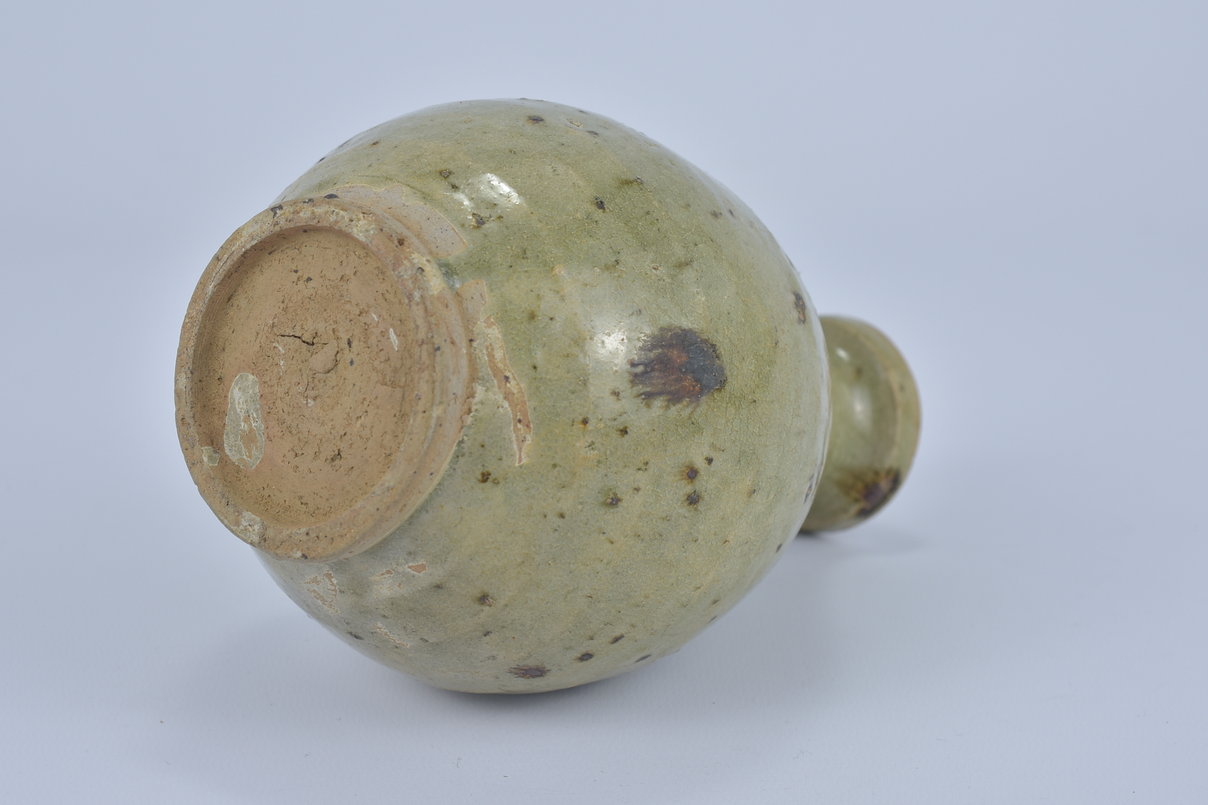 A Chinese Song Dynasty Celadon Wine Bottle. 17cm height - Image 4 of 5