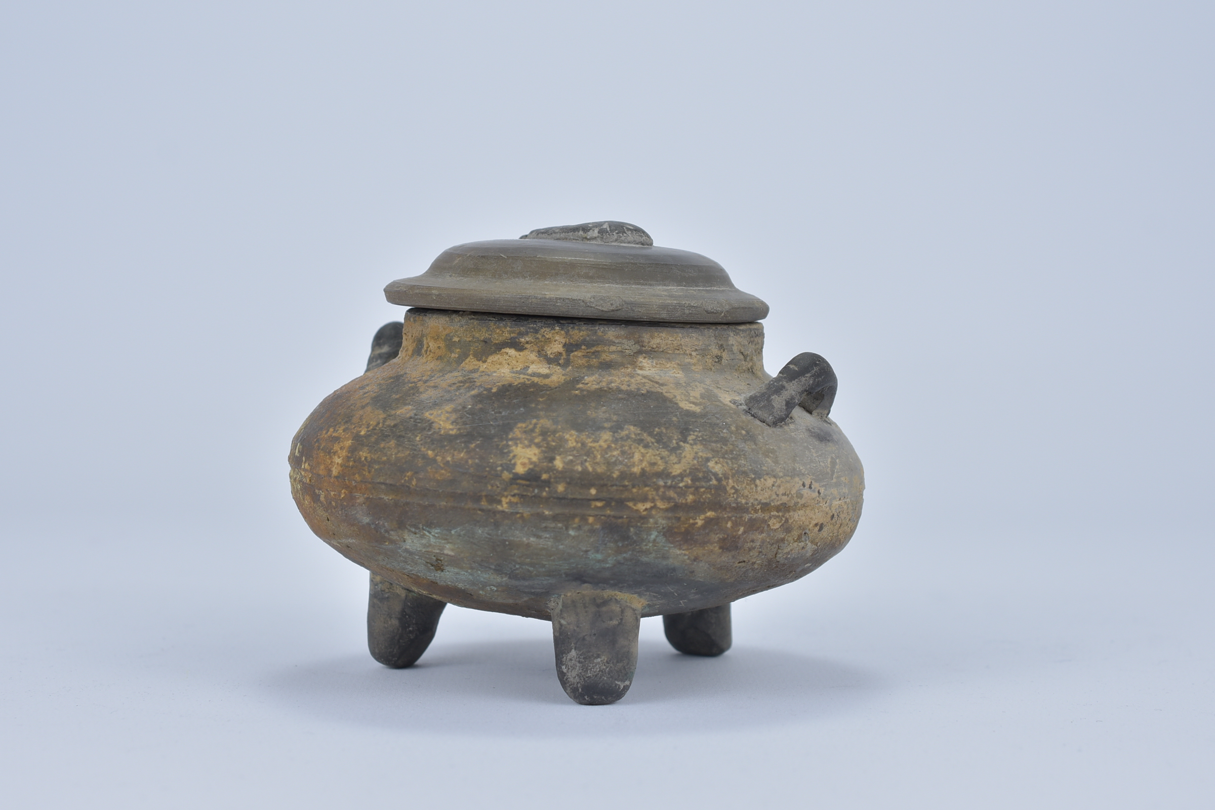 A Chinese Han Dynasty twin handled Grey pottery tripod pot with fish design cover. 8.9cm tall Proven - Image 3 of 4