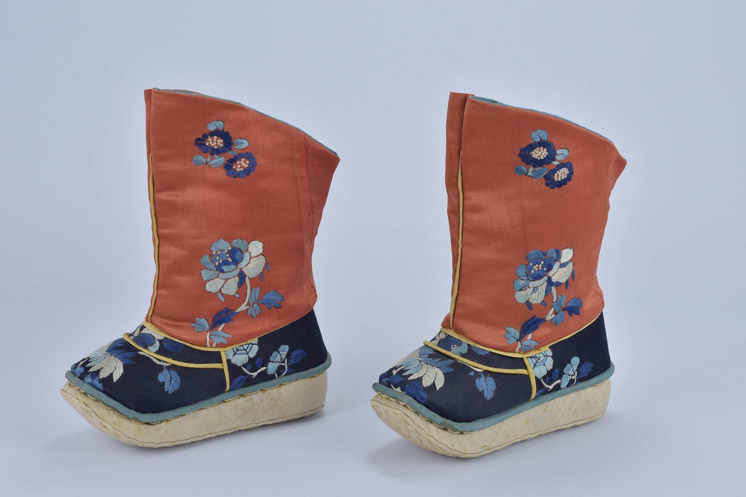 A nice Pair of Chinese 20th century red and blue Embroidered Children boots with floral and butterfl - Image 3 of 4