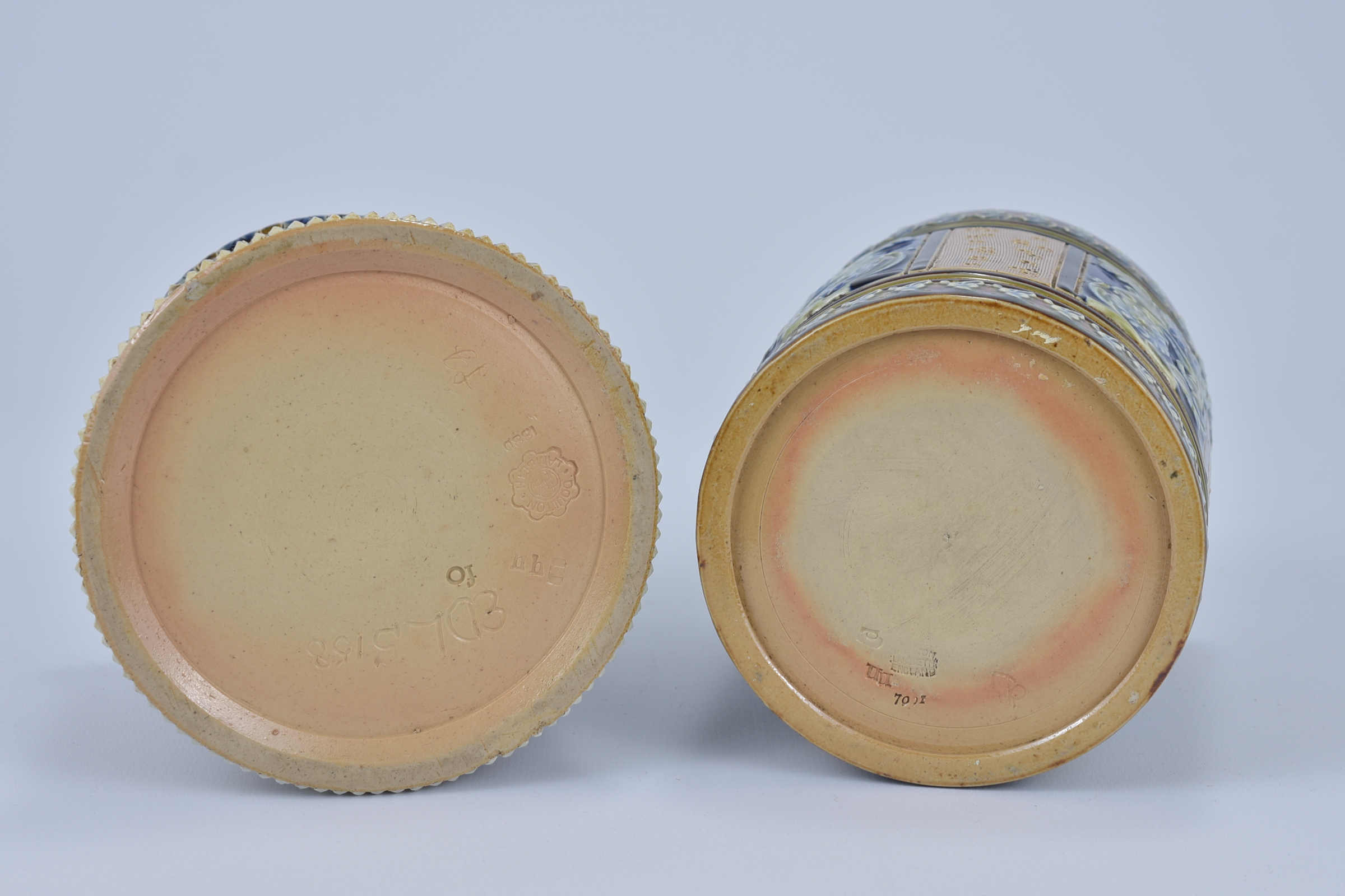 Two Royal Doulton Tobacco Jars no covers. 10.5cm tall x 10.5cm diameter, 12.1cm tall x 10.4cm diamet - Image 3 of 4