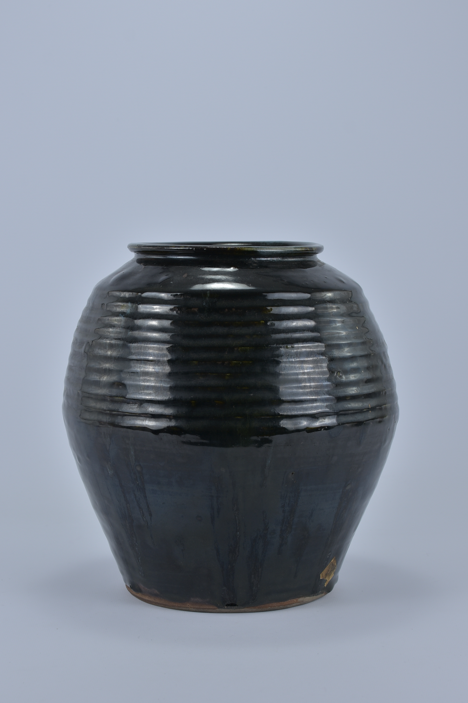 A Chinese Ming Dynasty style Black Glazed Jar. 26cm tall - Image 3 of 6